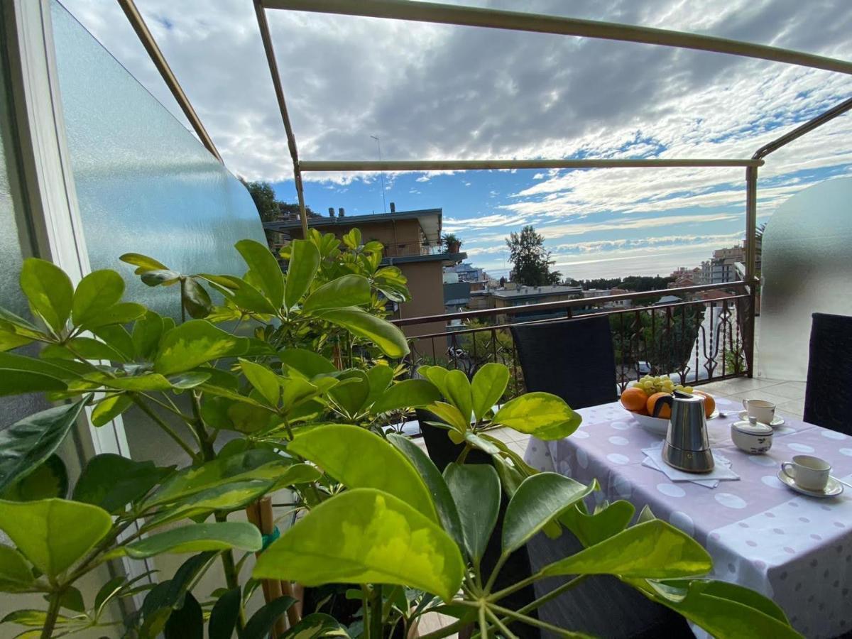 Appartamento Vista Mare Stella Marina Санремо Екстер'єр фото